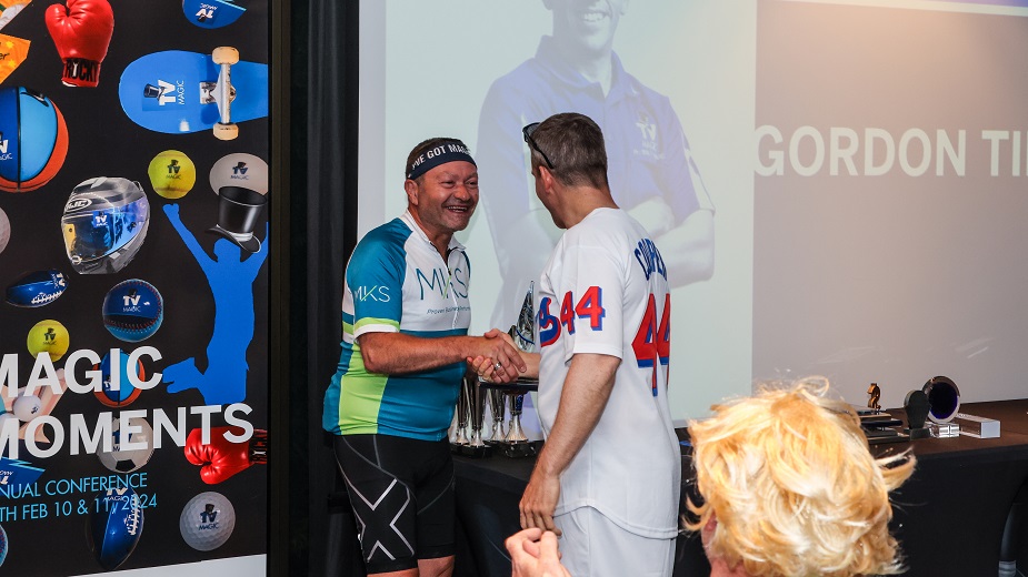 Gordon Tidy receives award